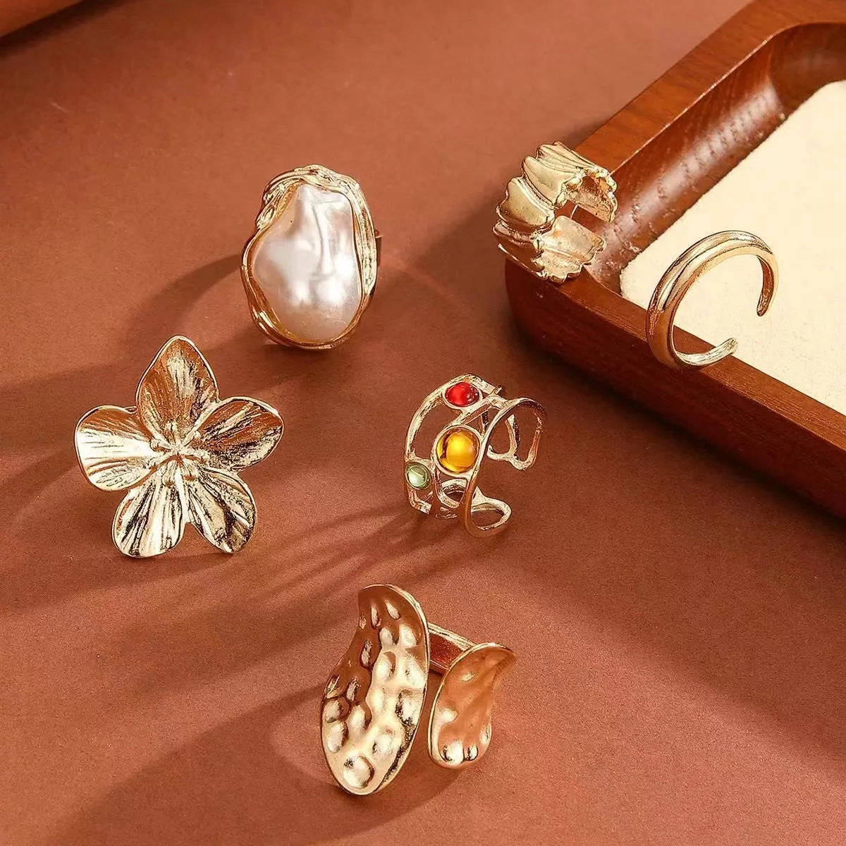 A New, Fashionable And Exaggerated Baroque imitation Pearl Retro Floral 6-piece Open Women's Ring set From Europe And America, S