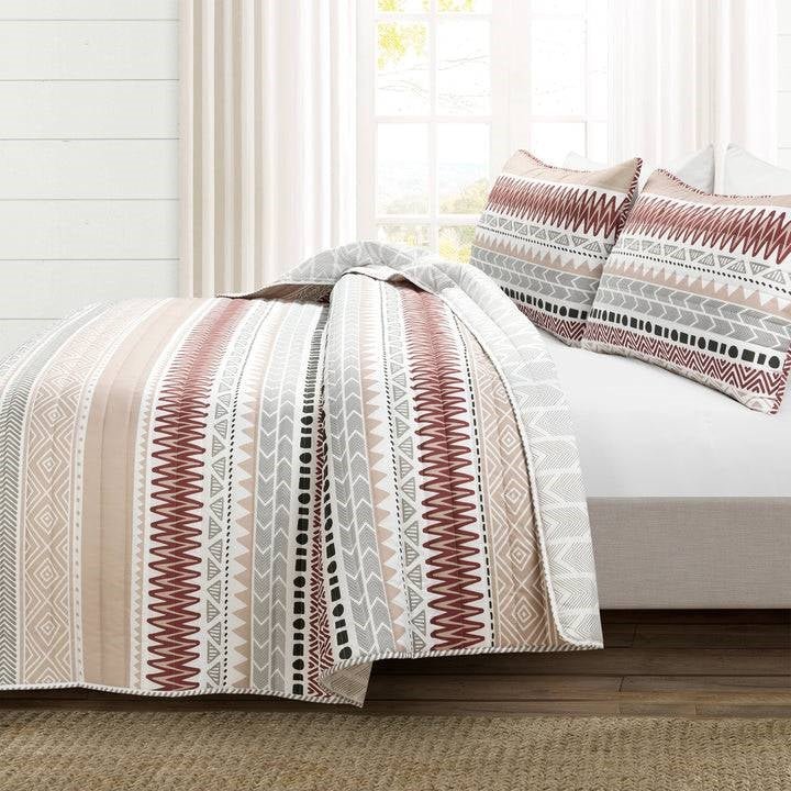 Full/Queen Lightweight Rustic Red Chevron Stripe Reversible 3 Piece Quilt Set - DicartluzeBedroom > Quilts & BlanketsDicartluzeFull/Queen Lightweight Rustic Red Chevron Stripe Reversible 3 Piece Quilt Set
