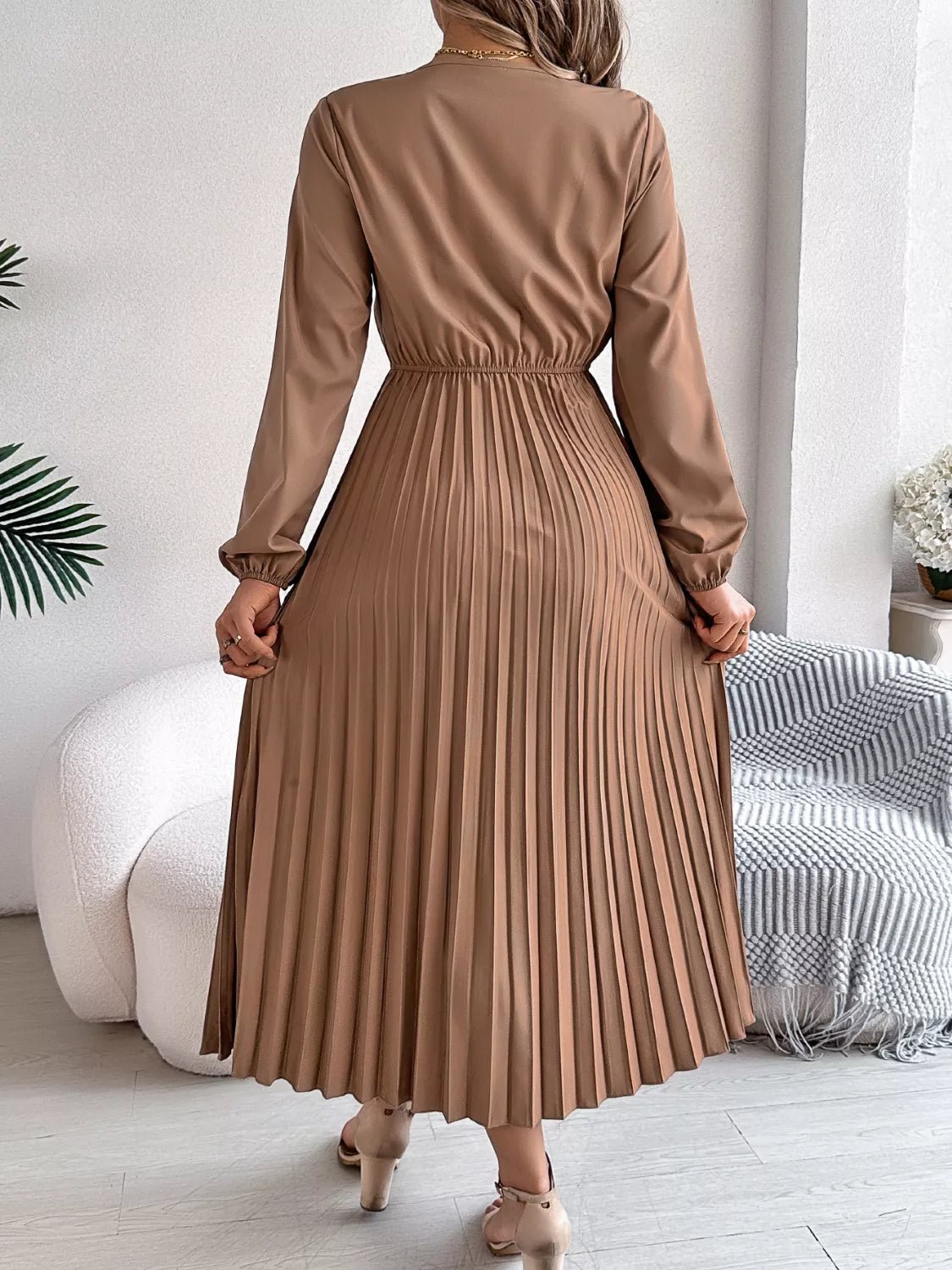 Lace Detail V - Neck Pleated Dress - DicartluzeDicartluzeea542d35 - 6853 - 4a65 - bd04 - 9d889b905b34 - Max - Origin